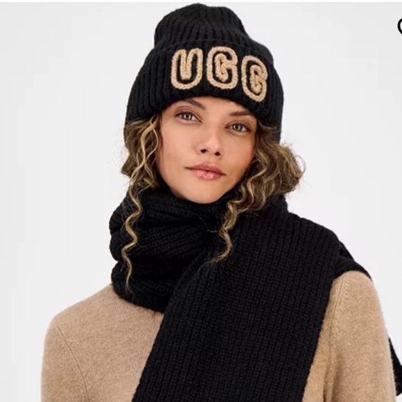 UGG® Black Chunky Crafted Rib Beanie